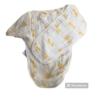 Aden + Anais Giraffe Newborn Baby Swaddle